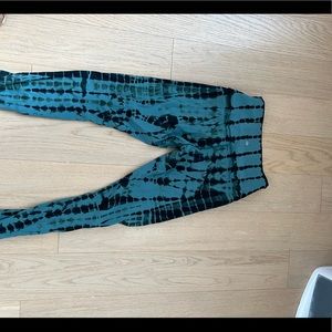Lululemon size 6 leggings. Winder unders